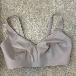 Lululemon like nothing bra
